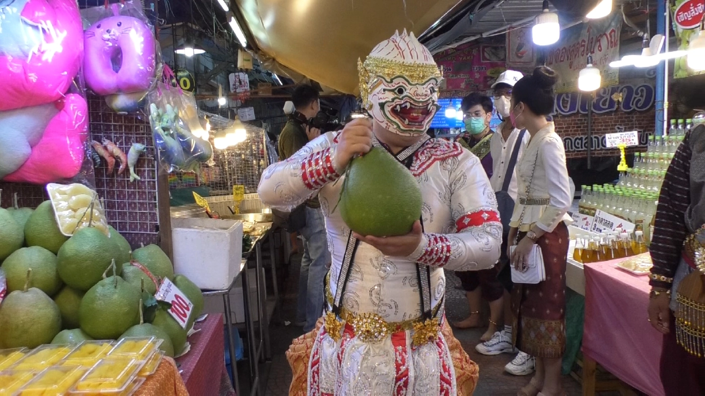 ตลาดน้ำอัมพวาจัดเต็มแต่งโขนรับนทท. "หนุมาน- ทศกัณฐ์-เบญจกาย"เดินชมตลาด