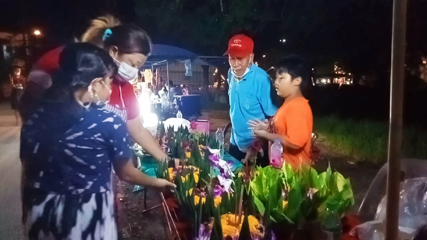 หนุ่มสาวพัทลุงร่วมลอยกระทงออนไลน์สไตล์นิวนอมอล