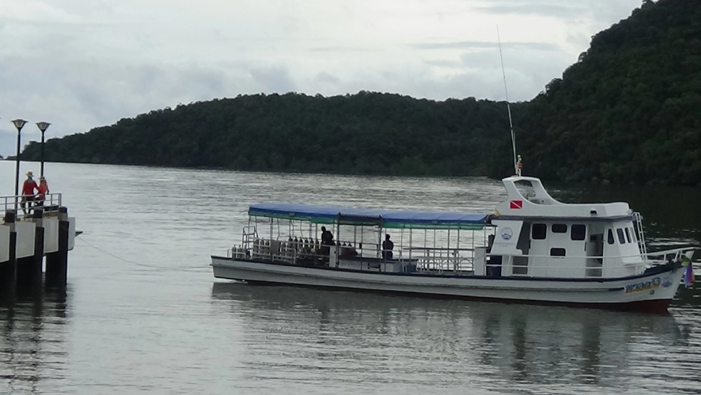 นักท่องเที่ยวแห่เช็คอินท่าเรือปากเมง