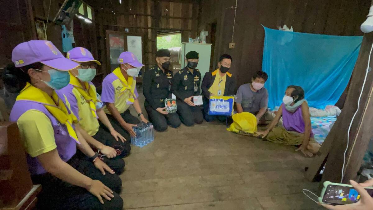 มอบผ้าห่มคลายหนาวให้กลุ่มผู้สูงอายุลำปาง