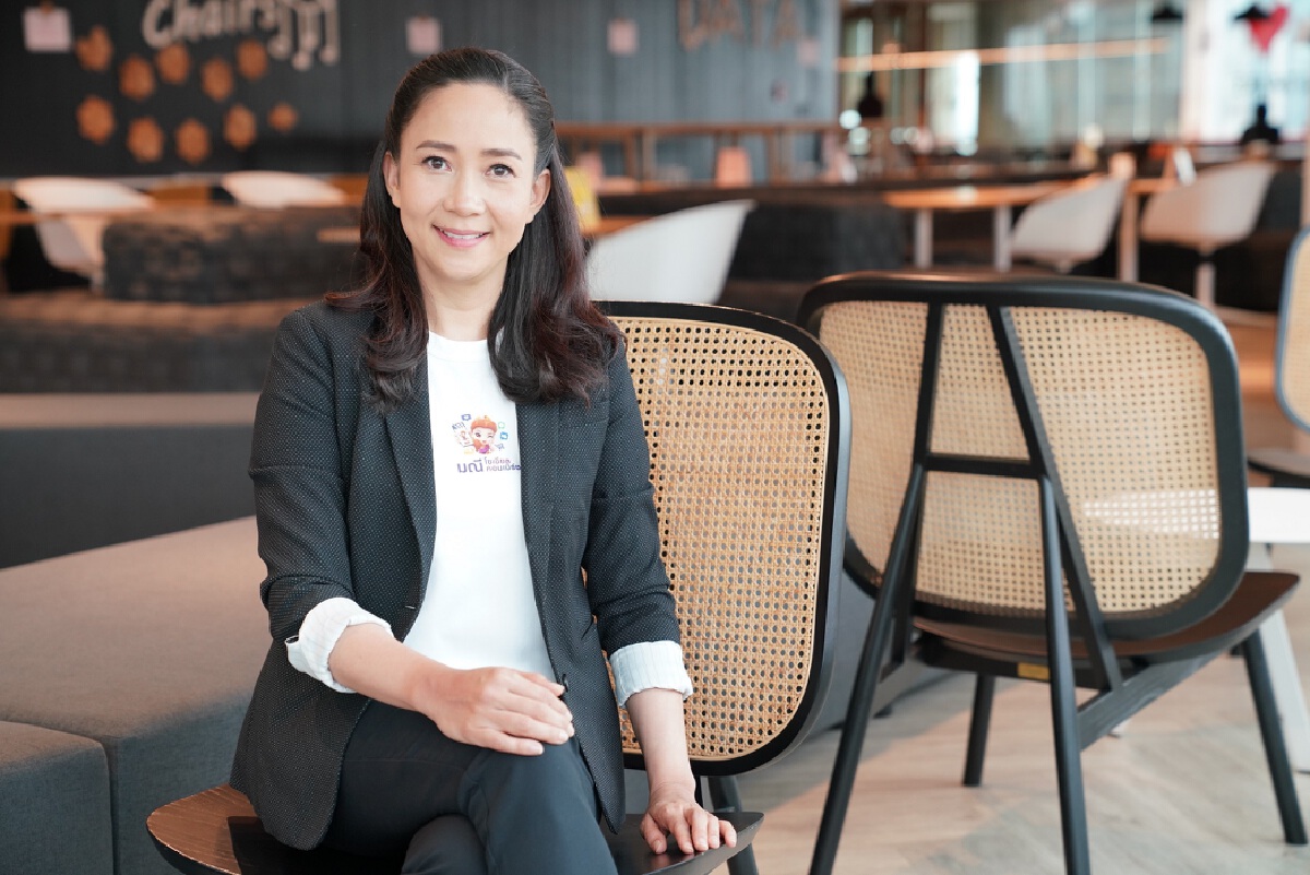อรรัตน์ ชุติมิต  รองผู้จัดการใหญ่อาวุโสประธานเจ้าหน้าที่บริหาร กลุ่มธุรกิจ Retail and Business Banking ธนาคารไทยพาณิชย์