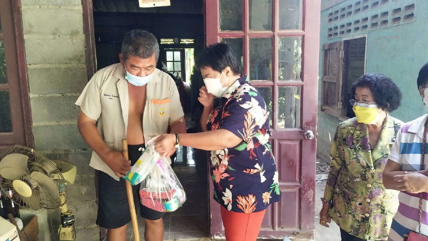 ระดมเงินบริจาค พร้อมมอบเงินและสิ่งของช่วยเหลือผู้ยากไร้ ป่วยเมียทิ้ง