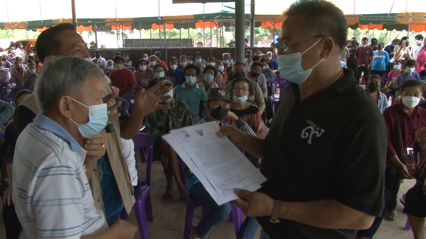 คนวังน้ำขาวรวมตัวคัดค้านฟาร์มหมูส่งกลิ่นเหม็น