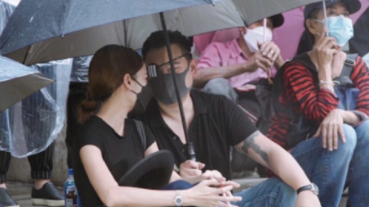หวาน! "ไฮโซลูกนัท" สละโสดแล้ว โพสต์จดทะเบียนสมรสแฟนสาวอย่างเรียบง่าย
