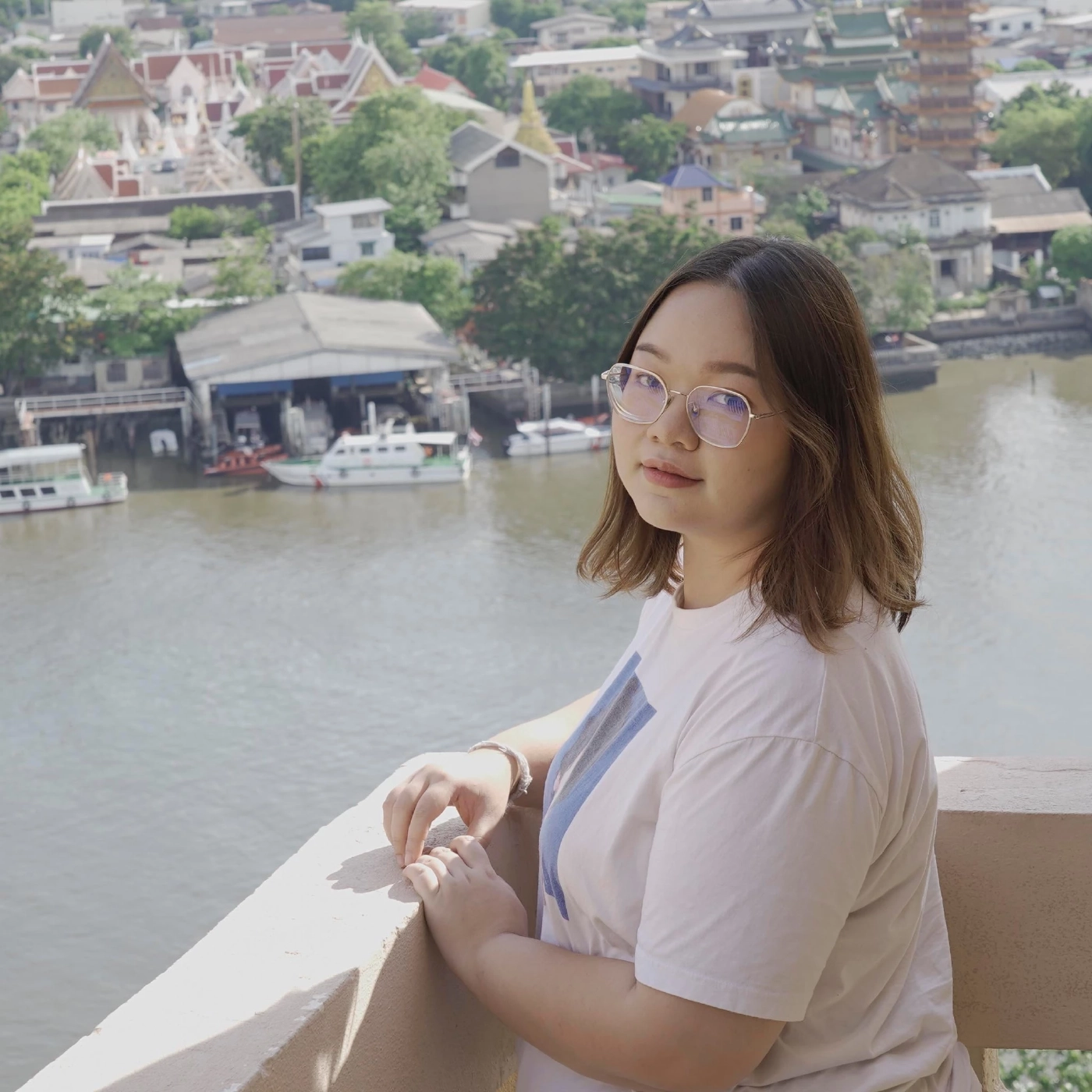 "รุ้ง" น.ส. ปนัสยา สิทธิจิรวัฒนกุล แกนนำแนวร่วมธรรมศาสตร์และการชุมนุม 