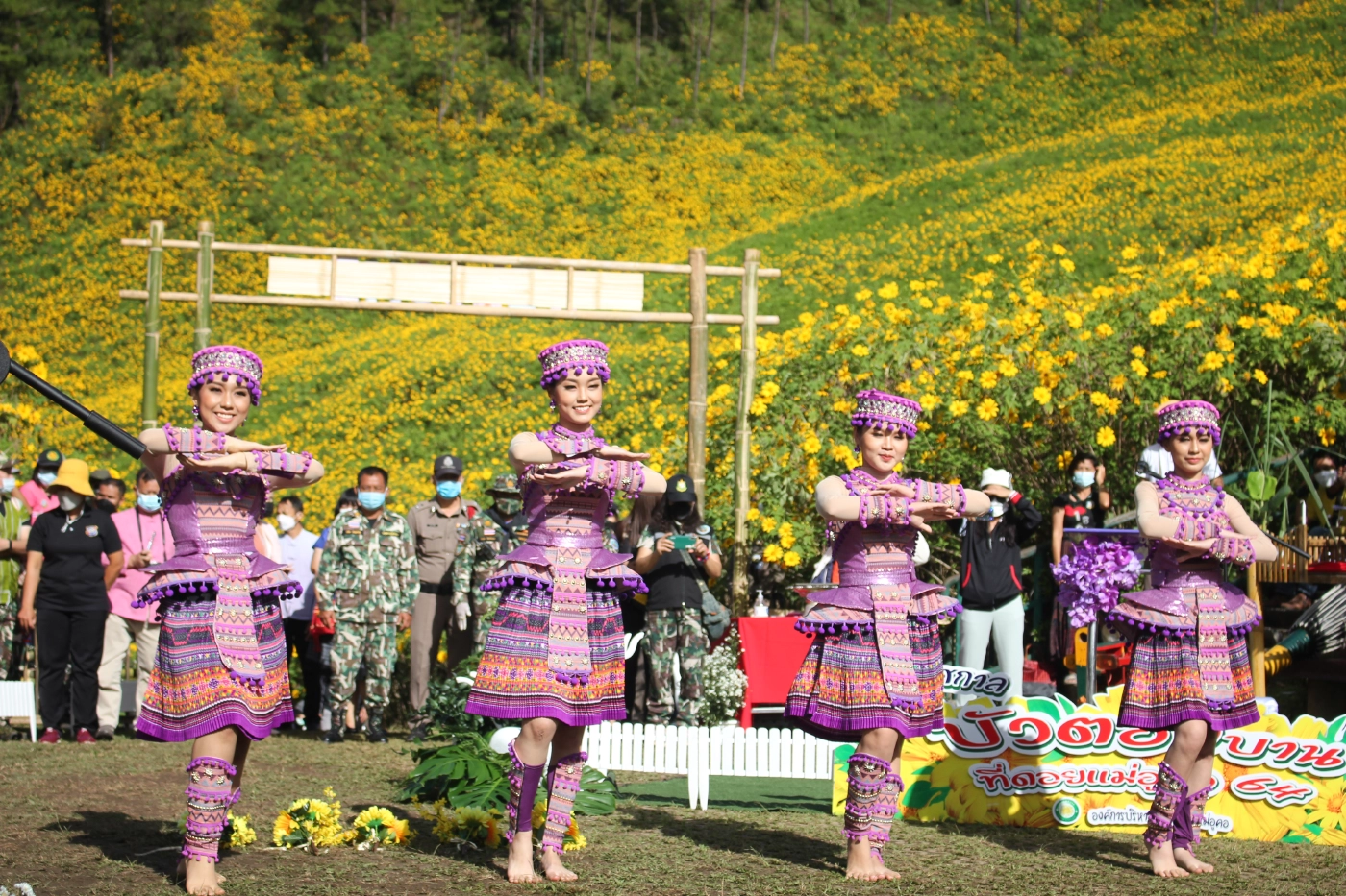เปิดแล้วเทศกาล"ทุ่งดอกบัวตองบาน"ท่ามกลางคุมเข้มโควิด