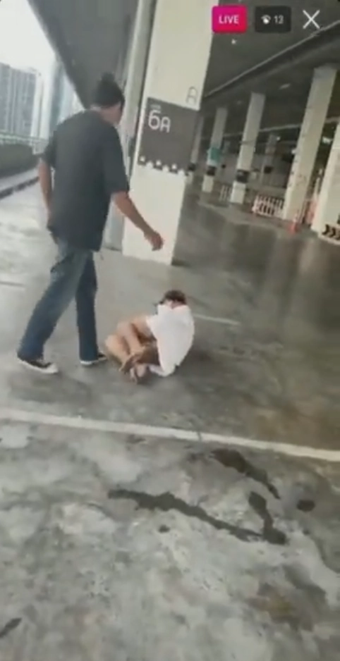 แชร์คลิปรุมทำร้ายหนึ่งในคนที่ถูกขโมยรูป พูดด่าเหยียดคนอีสาน