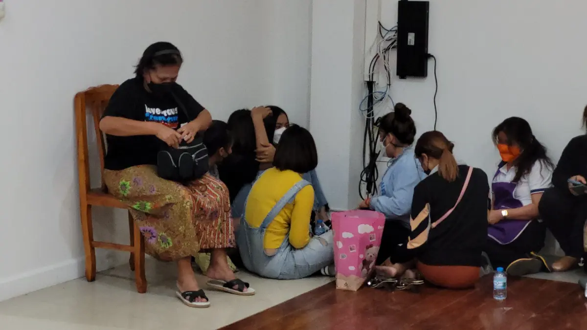 ตำรวจ ฝ่ายปกครอง สนธิกำลังบุกทลายบ่อนวิ่งรวบนักพนันกว่า 50 คน