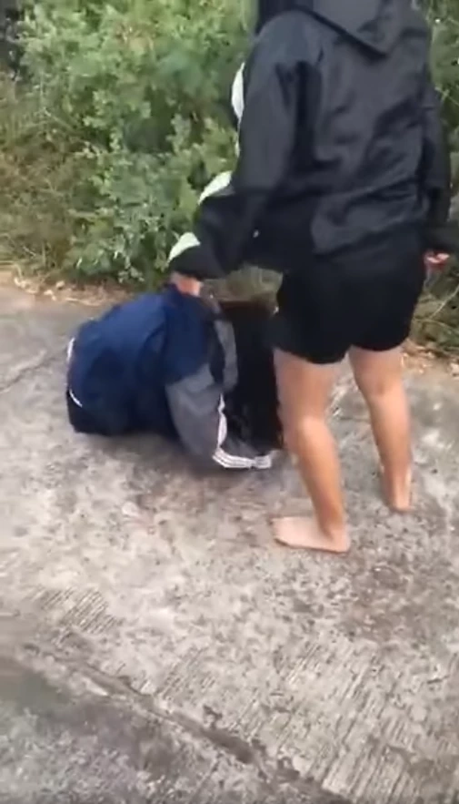 ประจานแก๊ง "นร.หญิง" อันธพาลไล่ตบรุ่นน้องฉุนเบื้ลท่อใส่