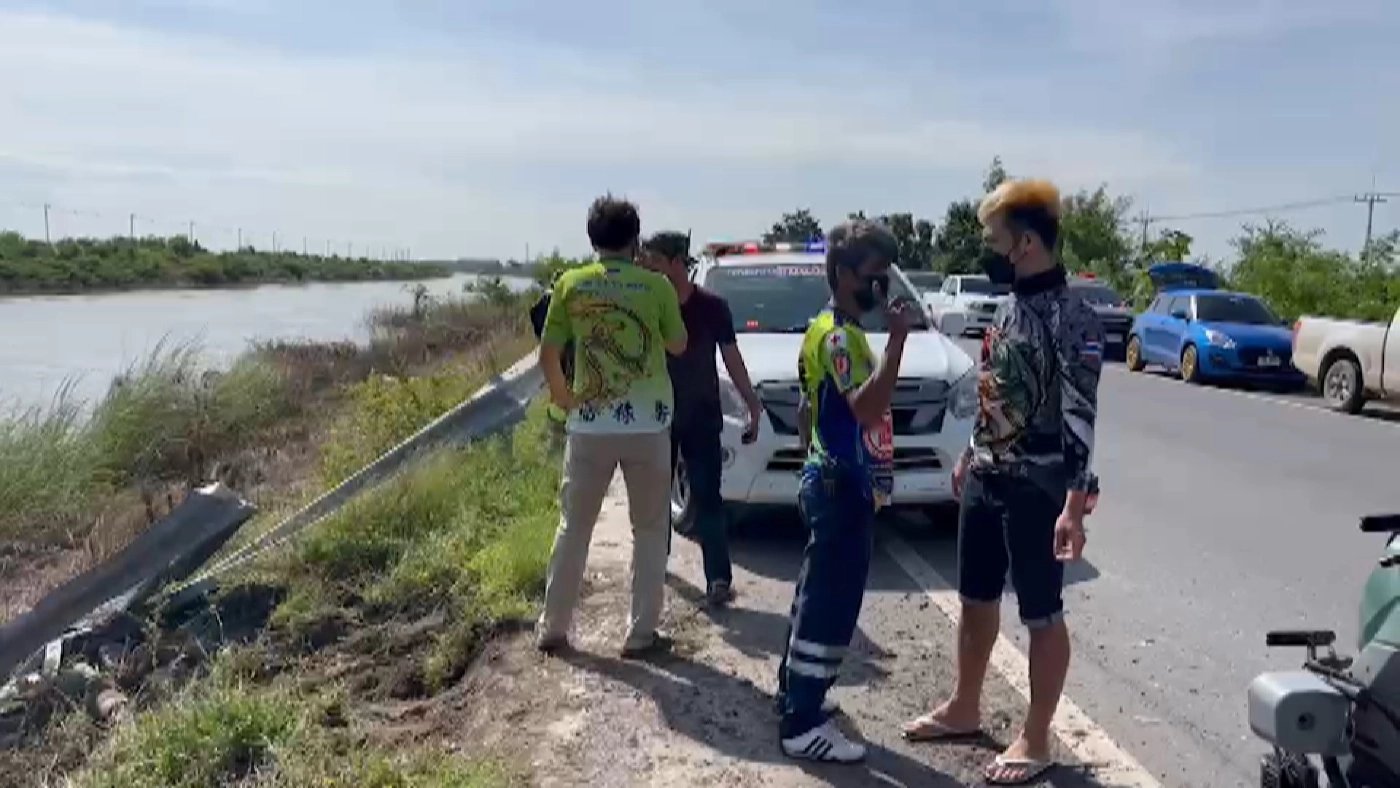 คนขับบรรทุกน้ำมันวูบตกคลองอาการสาหัส