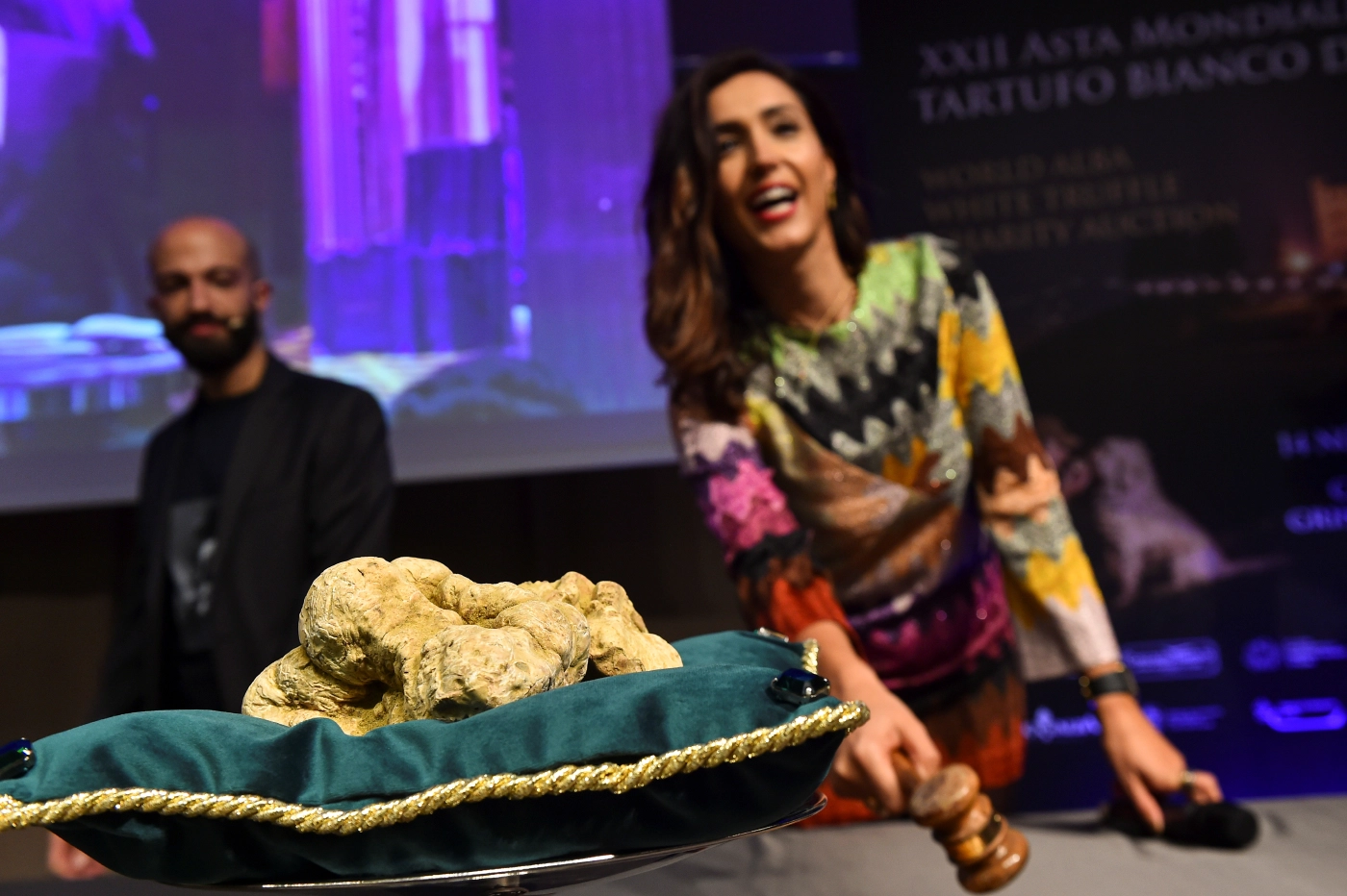 ประมูลเห็ดอิตาลีราคา 3 ล้าน 8 แสนบาท ฮ่องกงได้ไปกิน