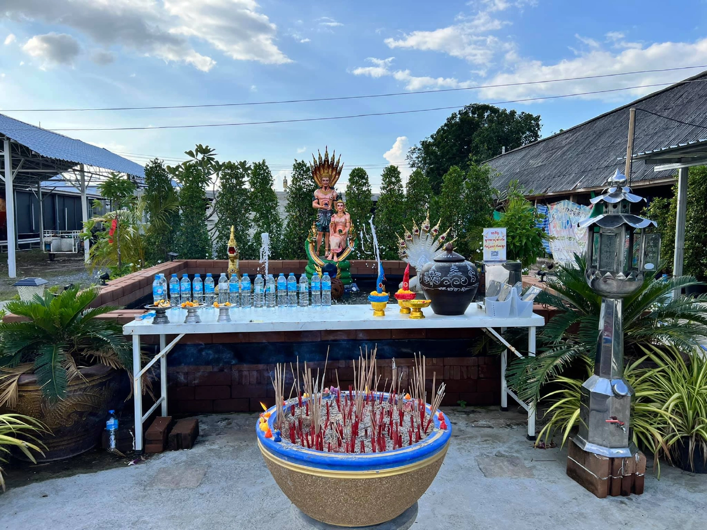 เที่ยวงานลอยกระทง สีสันแห่งสายน้ำ ลอยกระทงกะลาสาย