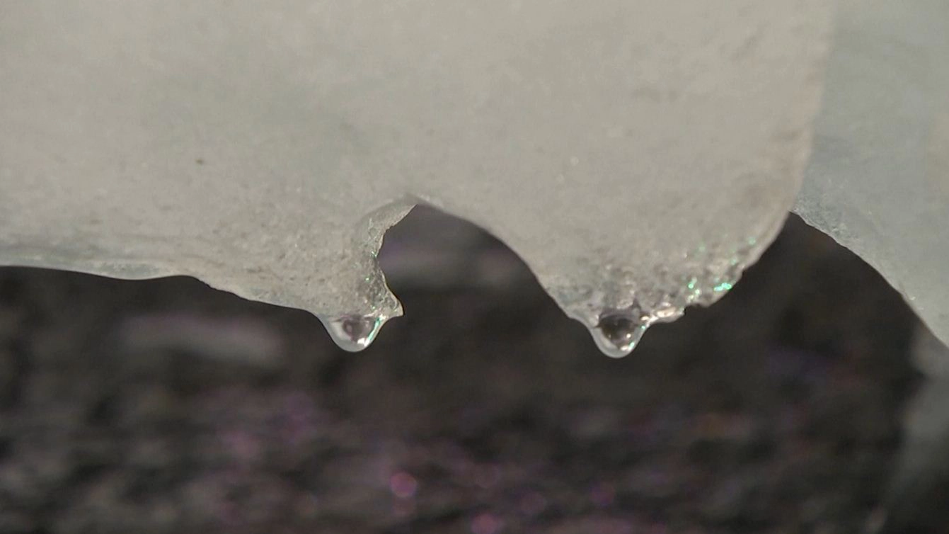 ตั้งน้ำแข็งขั้วโลกเหนือ 4 ตัน เตือนสติ COP26 ลดโลกร้อน