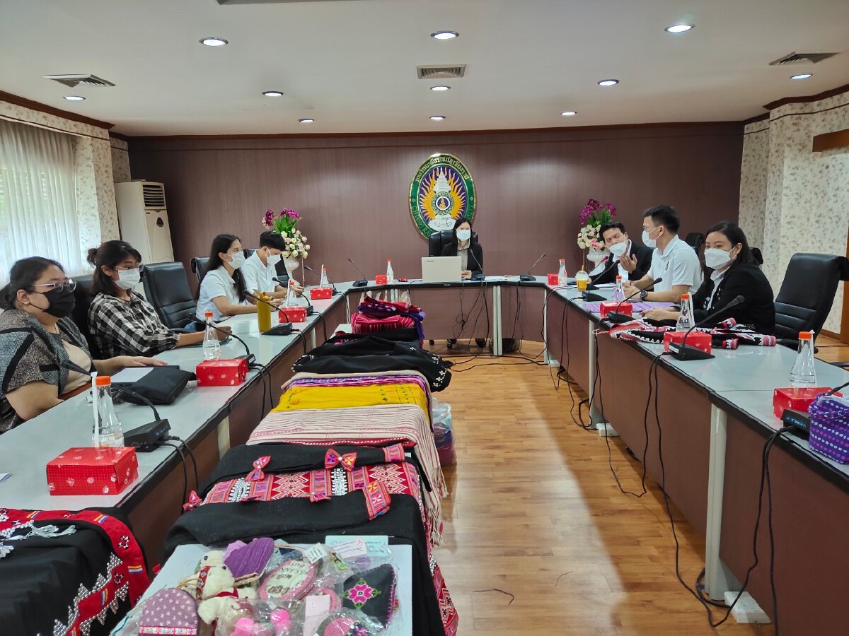 นักศึกษา ปนป.11 จับมือ ม.ราชภัฏเชียงราย พัฒนาผ้าทอ "ปกาเกอะญอ"