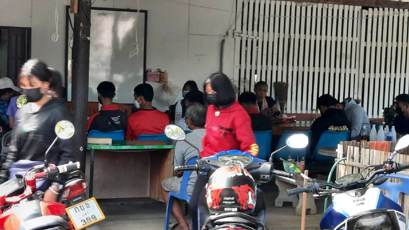 วัยรุ่นรุมยำเด็กหญิงวัย14ปี-แห่มอบตัวตำรวจ