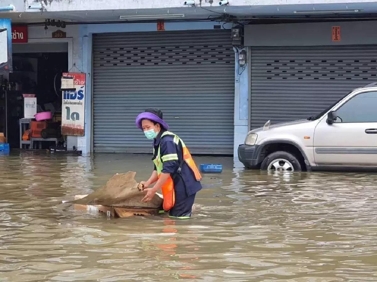คนริมน้ำเจ้าพระยายังอ่วม ทีมกรุ๊ป ชี้วันนี้น้ำทะเลยังหนุนสูง