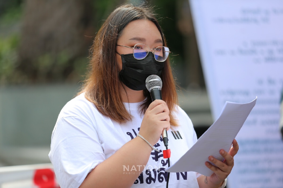"รุ้ง ปนัสยา" ยัน 10 ข้อเรียกร้องเพื่อให้สถาบันกษัตริย์ดำรงอยู่อย่างมั่นคง