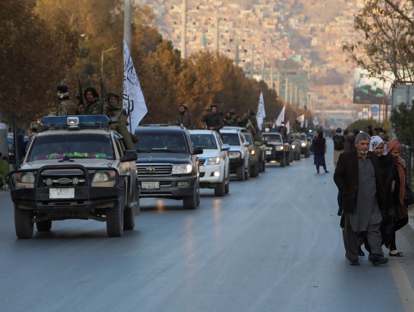 ตาลีบันฉลองทหารใหม่ จัดพิธีสวนสนามกลางกรุงเพื่อโชว์พลัง