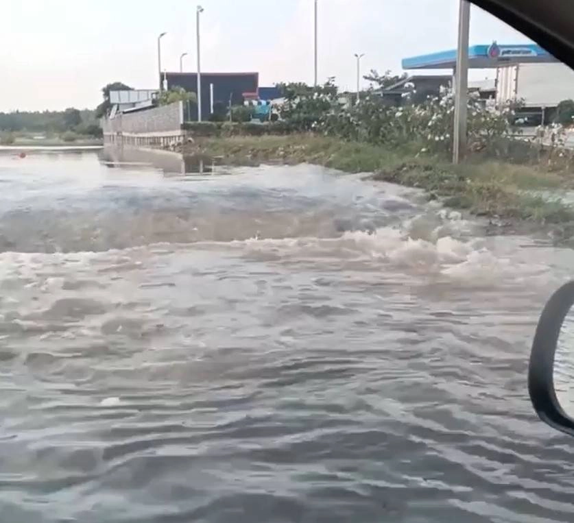 น้ำท่วมถนนสุขุมวิท วัดราษฎร์บำรุง