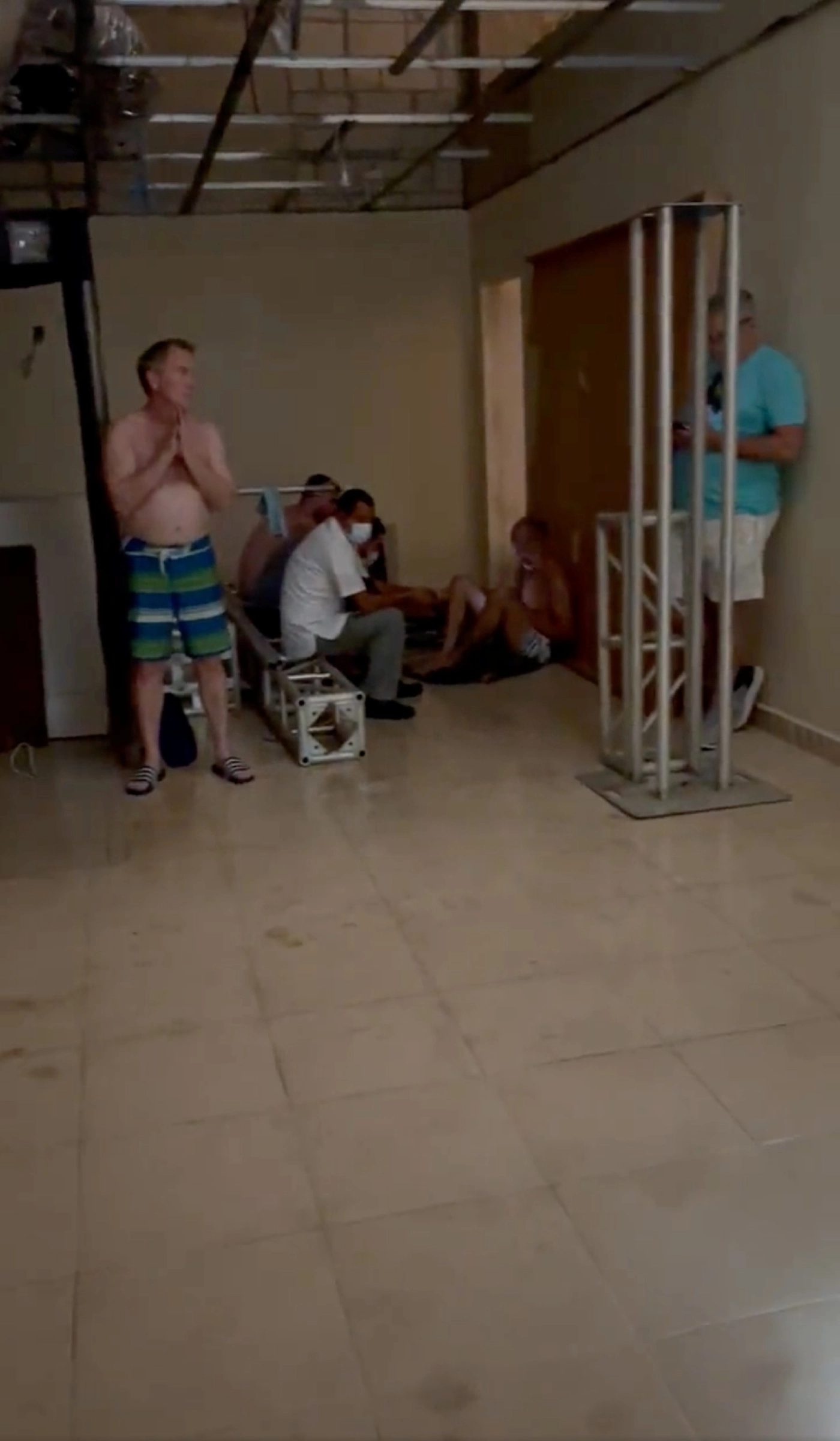 แก๊งค้ายาเม็กซิโกยิงกันที่ชายหาด นักท่องเที่ยวหลบหนีชุลมุน