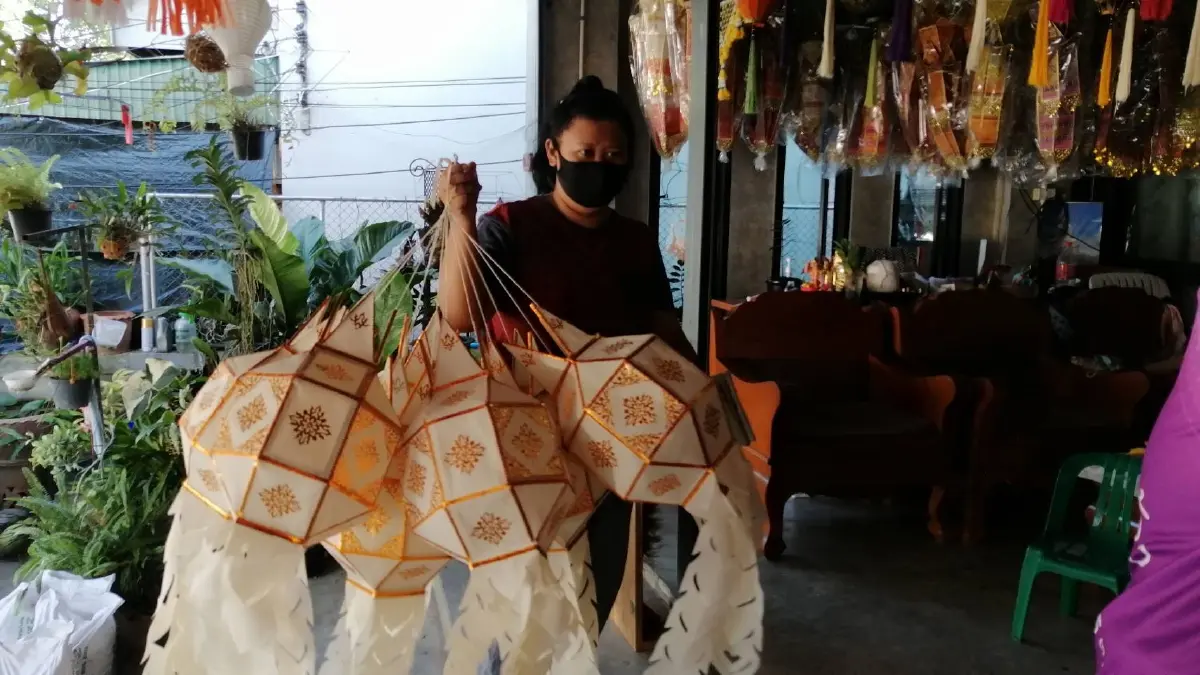 พิษโควิด-19 ฉุดยอดขาย โคมล้านนา ลดฮวบ 50% หลังงดให้จัด"ยี่เป็ง"