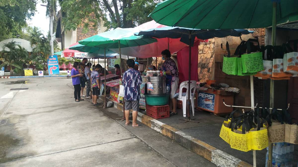 เริ่มคึกคัก นทท.หลั่งไหลขอพรย่าโมหลังผ่อนคลายมาตรการเปิดประเทศ