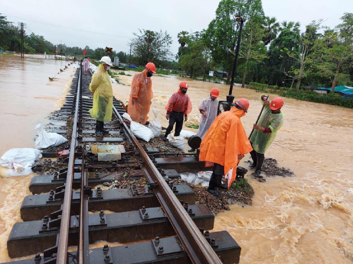 เปิดเดินรถไฟ สายใต้ตามปกติทุกขบวนวันนี้(14 พ.ย.)