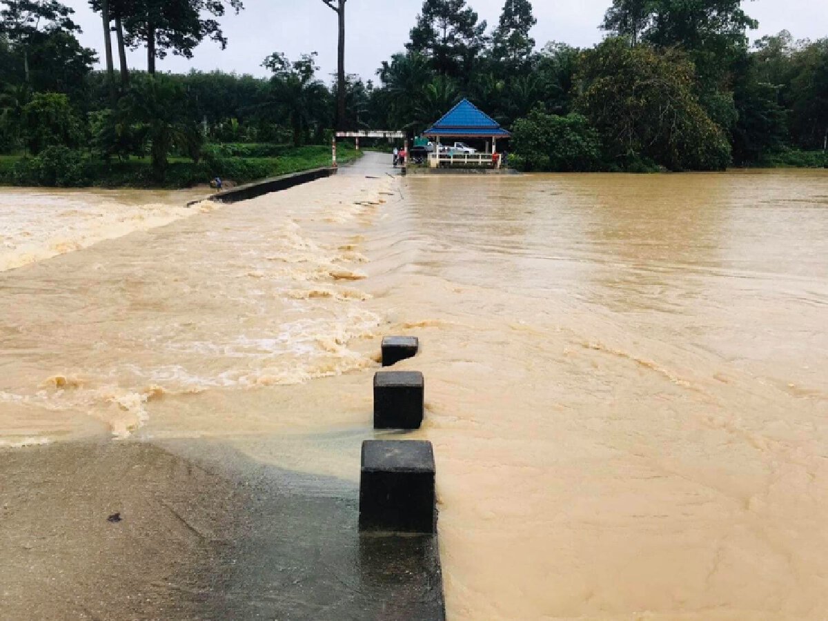 พ่อเมืองสุราษฎร์ฯ สั่งรับมือฝนตกหนักต่อเนื่อง