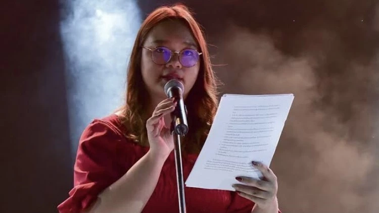 “รุ้ง ปนัสยาฯ” ถูกเบิกตัวไปรับฟังการสืบพยานที่ศาลอาญา