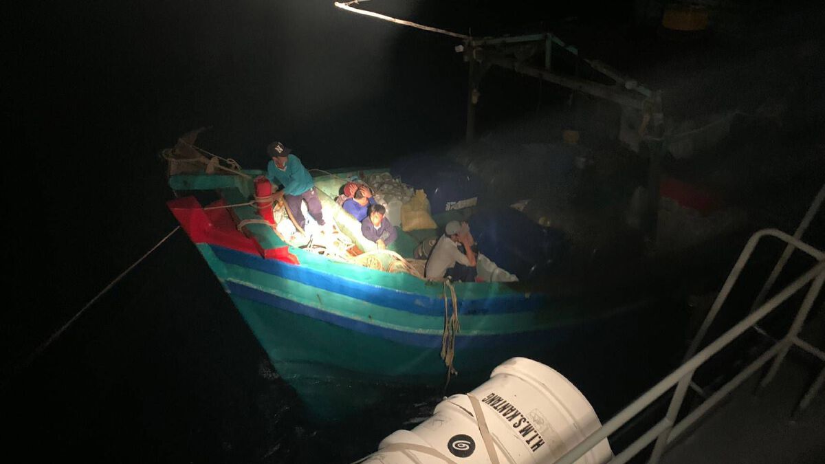 กองทัพเรือจับกุมเรือประมงเวียดนามรุกล้ำน่านน้ำที่นราธิวาส