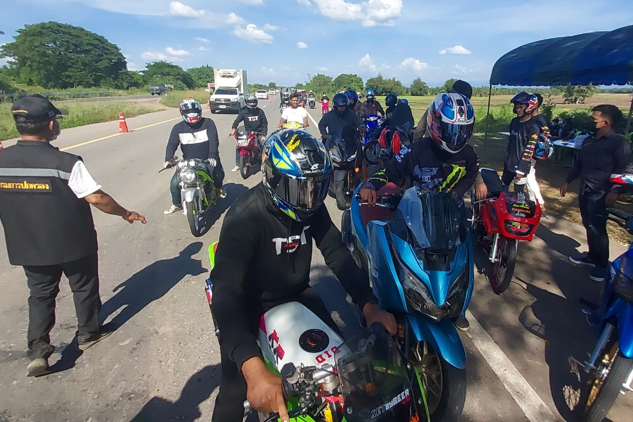 แก๊งทริปน้ำไม่อาบ แห่เดินทางกลับ ตร.-ปกครอง ยอมรับทำได้แค่ปราม