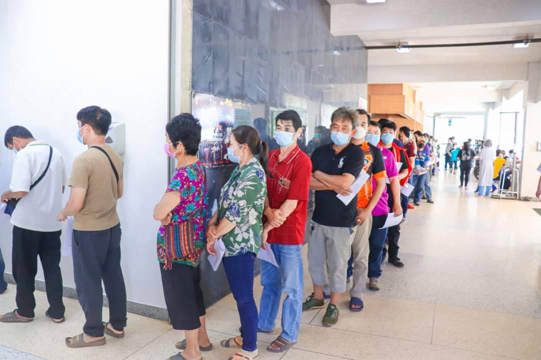 รพ.แทบแตก!ประชาชน.แห่วอล์คอินฉีดวัคซีนโควิดแถมลุ้นทองคำ