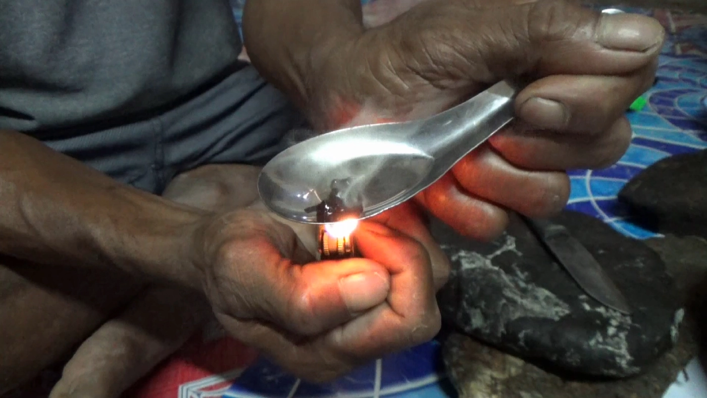 เปิดขุมทรัพย์ใต้เตียง  อำพันทะเลกว่า 20 ก้อน