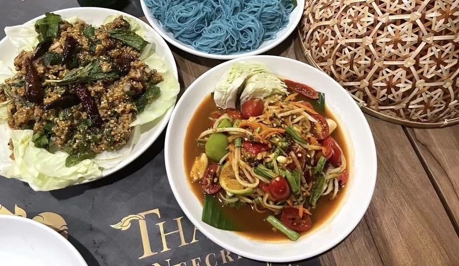 เมนูอาหารไทยในร้านอาหารของเมธินี