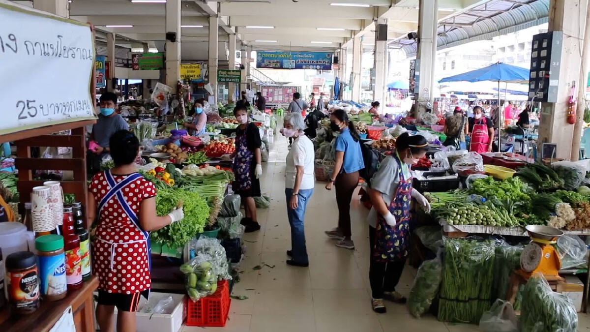 แผงผักขอนแก่นเริ่มปรับราคาลดลง ผักชีราคาลดเท่าตัว