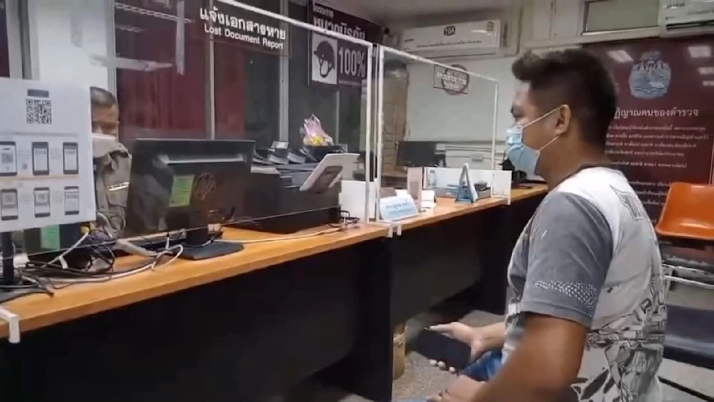 หนุ่มแสบตีเนียน ทำทีขอซื้อน้ำแข็งแอบฉกเงินยอดต้นกฐิน