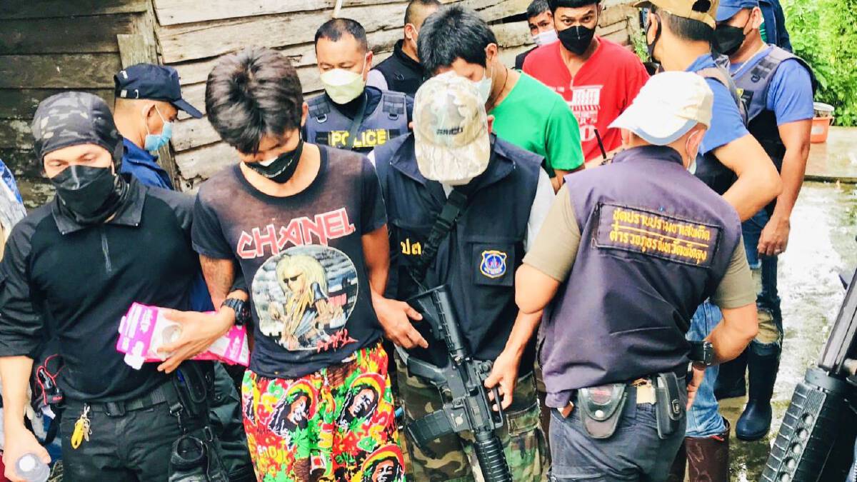 รวบผู้ต้องหาเอี่ยวยิงถล่มบ้าน พร้อมอาวุธสงครามเพียบ