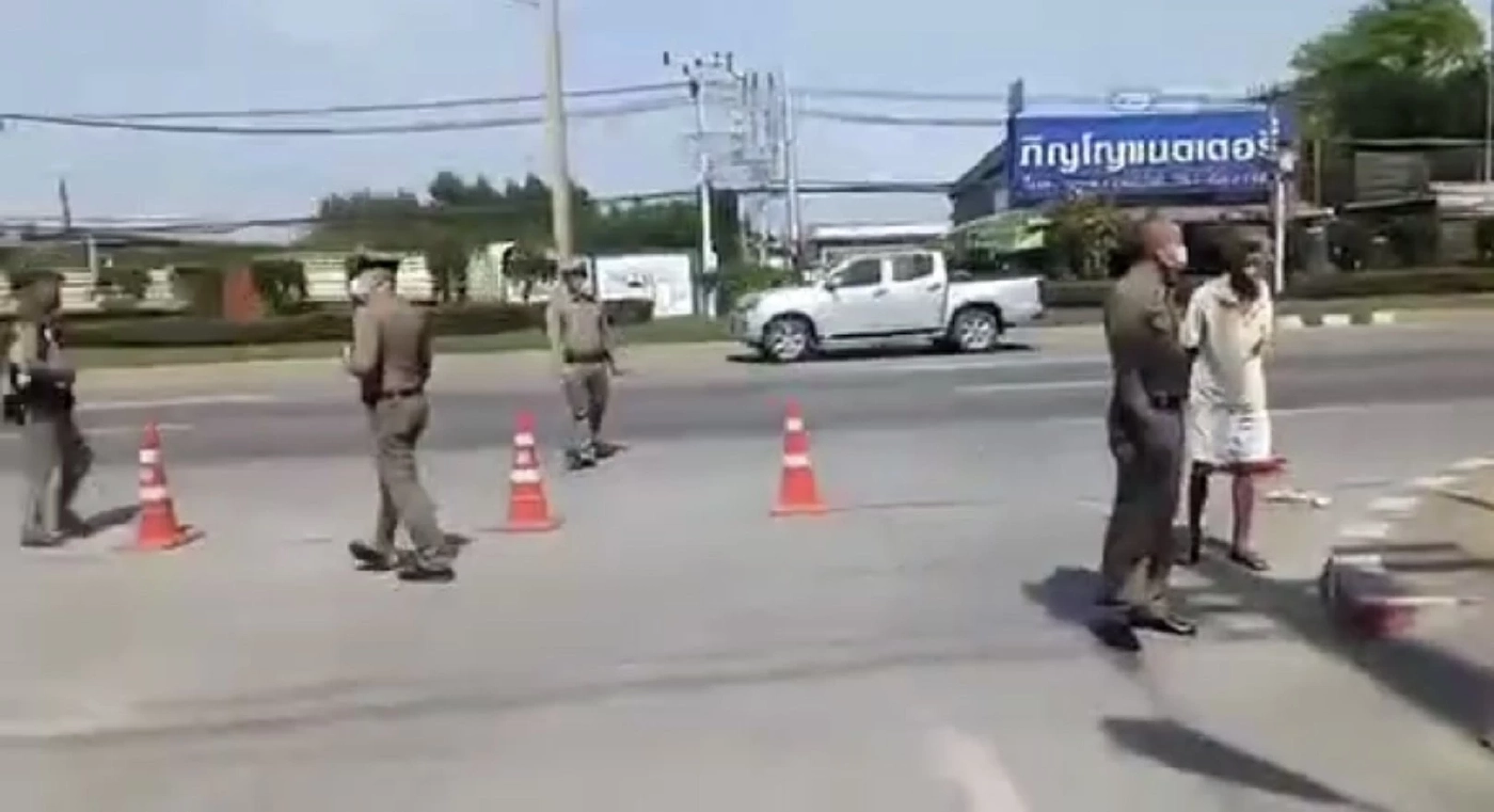 เกิดเหตุ "ไฟไหม้" โรงงานผลิตน้ำมันเครื่อง ย่านอ้อมใหญ่ จ.นครปฐม