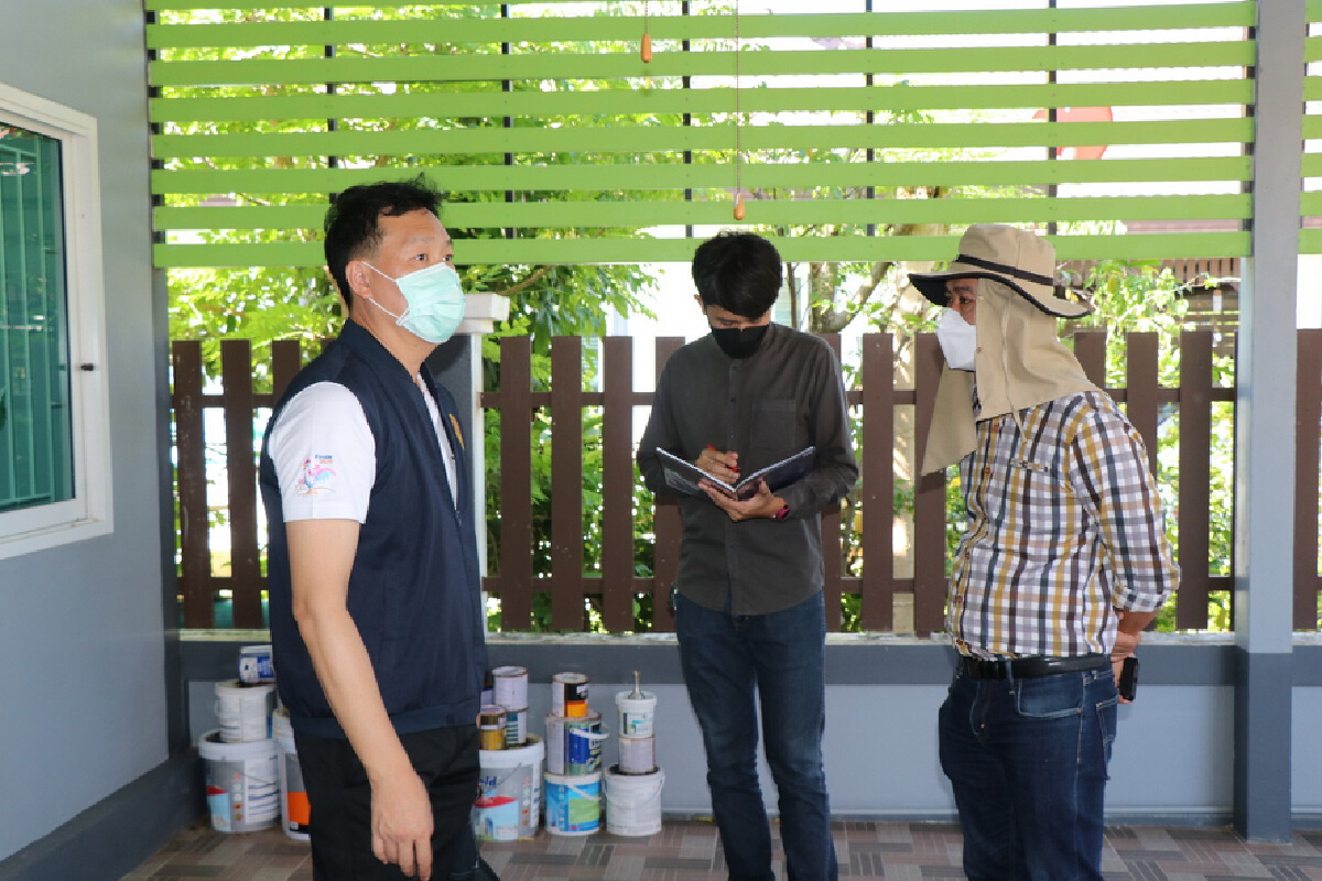 รอง ผวจ.กาญจนบุรี ติดตามความคืบหน้าสร้างกำแพงสูงมิดหลังคาบ้าน