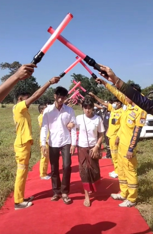 โซเชียลแห่ยินดี ! งานแต่ง “สาวกู้ภัย” กับ “แฟนหนุ่ม” หลังพบรักในที่เกิดเหตุ