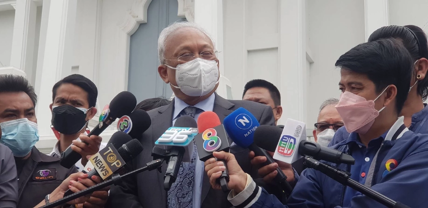 นายสุเทพ เทือกสุบรรณ 