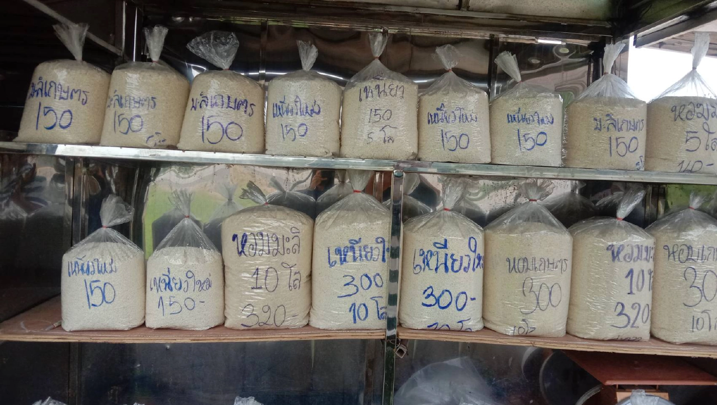 ข้าวเปลือกราคาตก ชาวนาโคราช สีข้าวสารขายเองริมถนน