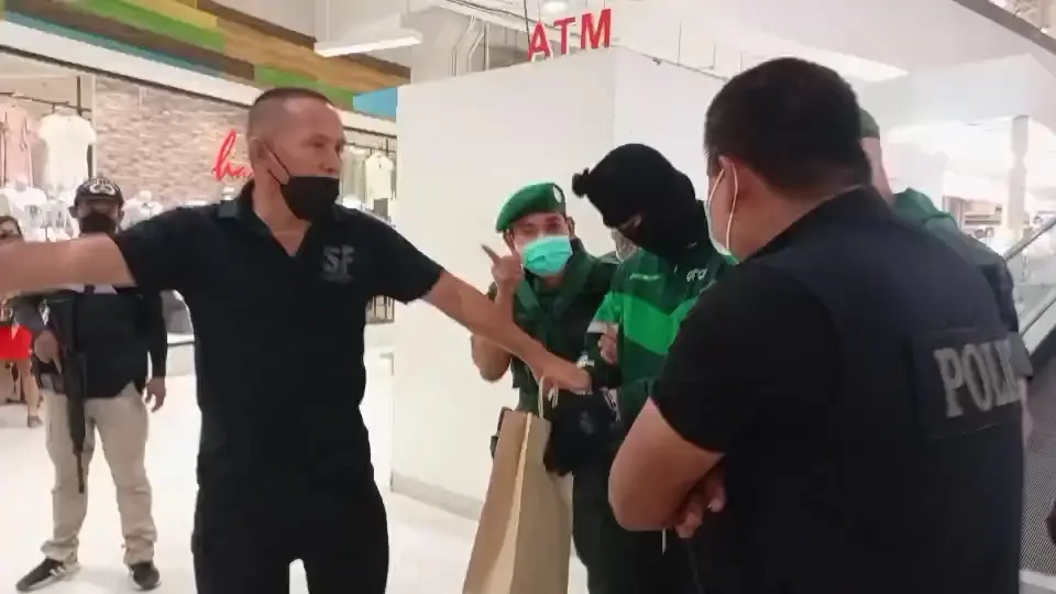 นำตัว ไวยาวัจกรวัด ทำแผนฯจี้ชิงทองในห้างฯชุมพร พร้อมเตรียมฝากขัง