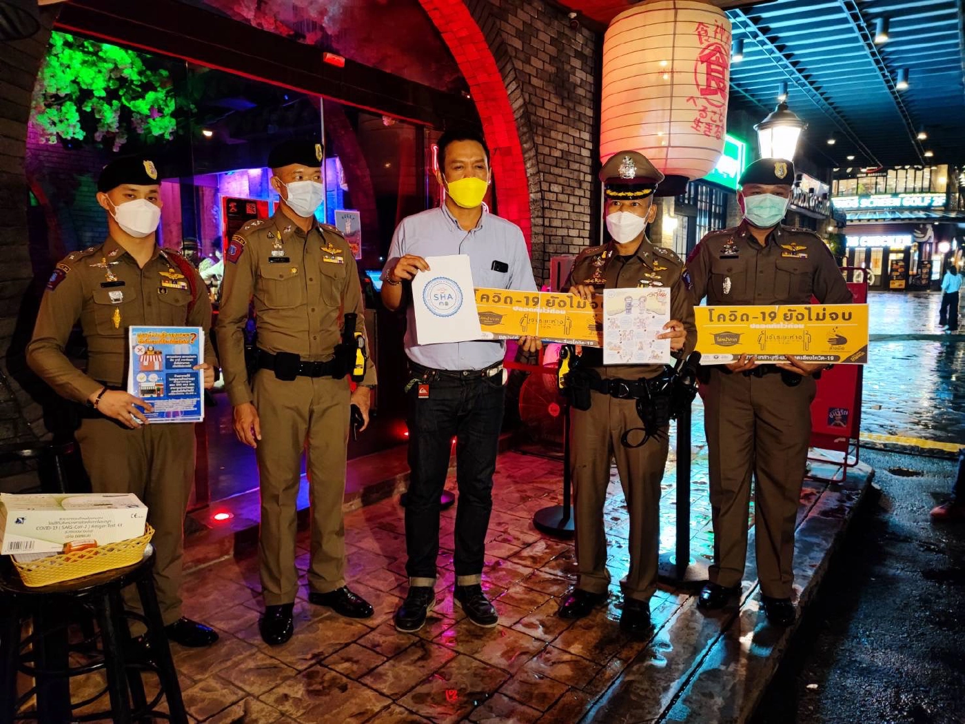 ตำรวจ191 ลงพื้นที่ตรวจสถานประกอบคุมเข้มห้ามดื่มสุราเกิน 3 ทุ่ม