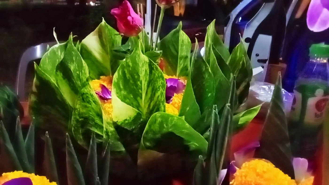 หนุ่มสาวพัทลุงร่วมลอยกระทงออนไลน์สไตล์นิวนอมอล