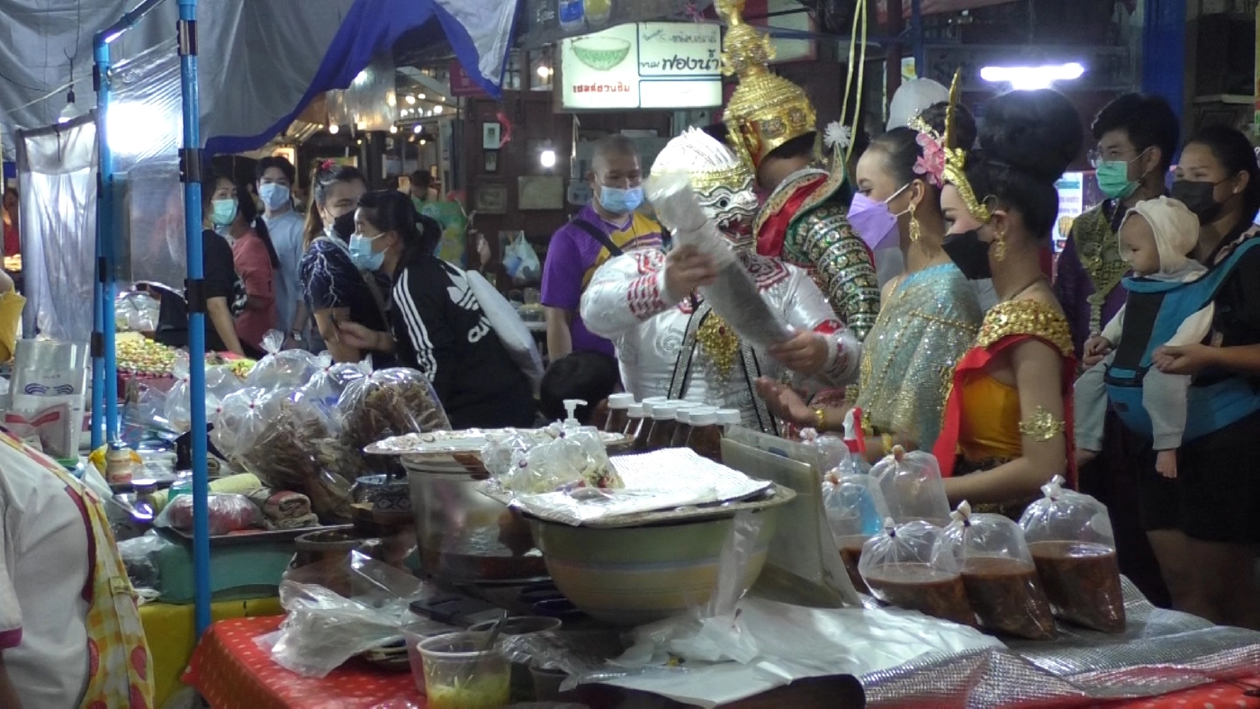 ตลาดน้ำอัมพวาจัดเต็มแต่งโขนรับนทท. "หนุมาน- ทศกัณฐ์-เบญจกาย"เดินชมตลาด