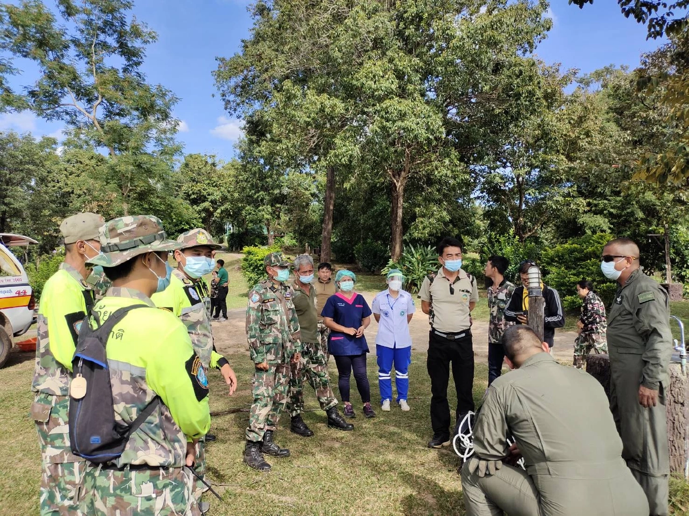 ส่งฮ.รับร่างจนท.อช.เขาแหลม ก่อเหตุสลดแทงเพื่อนและยิงตัวเองดับ