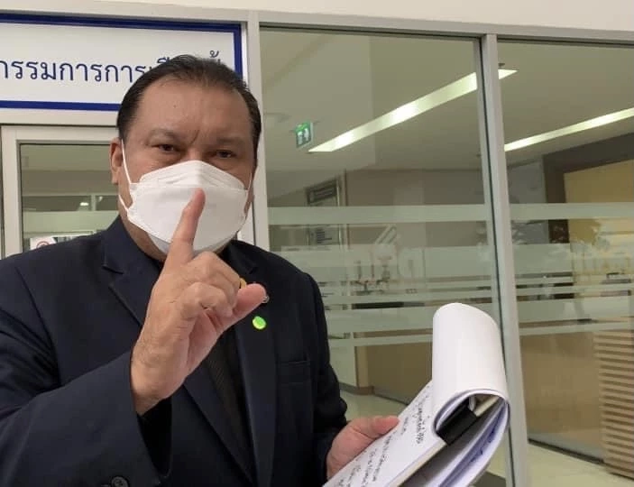 &quot;สนธิญา&quot; เล็งยื่นค้านปม &quot;หนังโป๊&quot; ถูกกฎหมาย