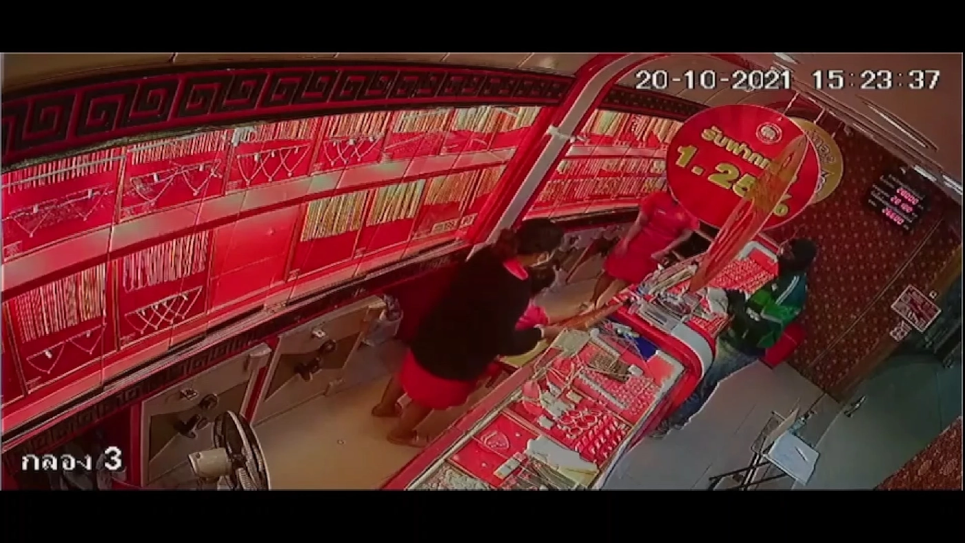 ตะลึง!! รวบ ไวยาวัจกรวัดเขาแก้ว จี้ชิงทองห้างดัง พ่วงข้อหาโกงเงินวัดอีกคดี