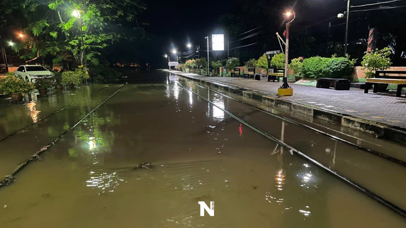 น้ำท่วมหนัก การรถไฟฯ ยกเลิก 8 ขบวน ปิดทางสายใต้ ช่วงสถานีสวี-เขาสวนทุเรียน